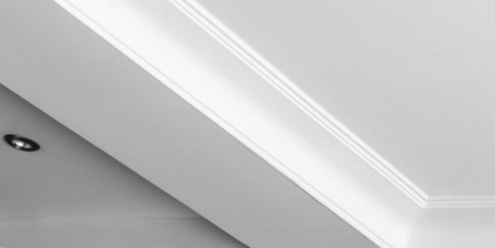 Faire appel &agrave; un artisan plafond tendu pour un int&eacute;rieur soign&eacute; et durable